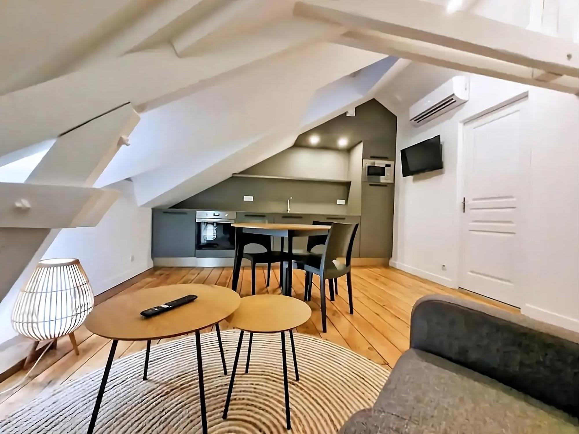 Appartement Premium Dans Une Belle Demeure - Hyper Centre-Ville De Reims Exteriör bild